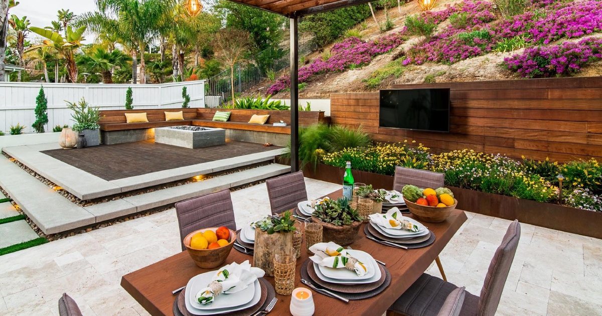Outdoor Seating Dining